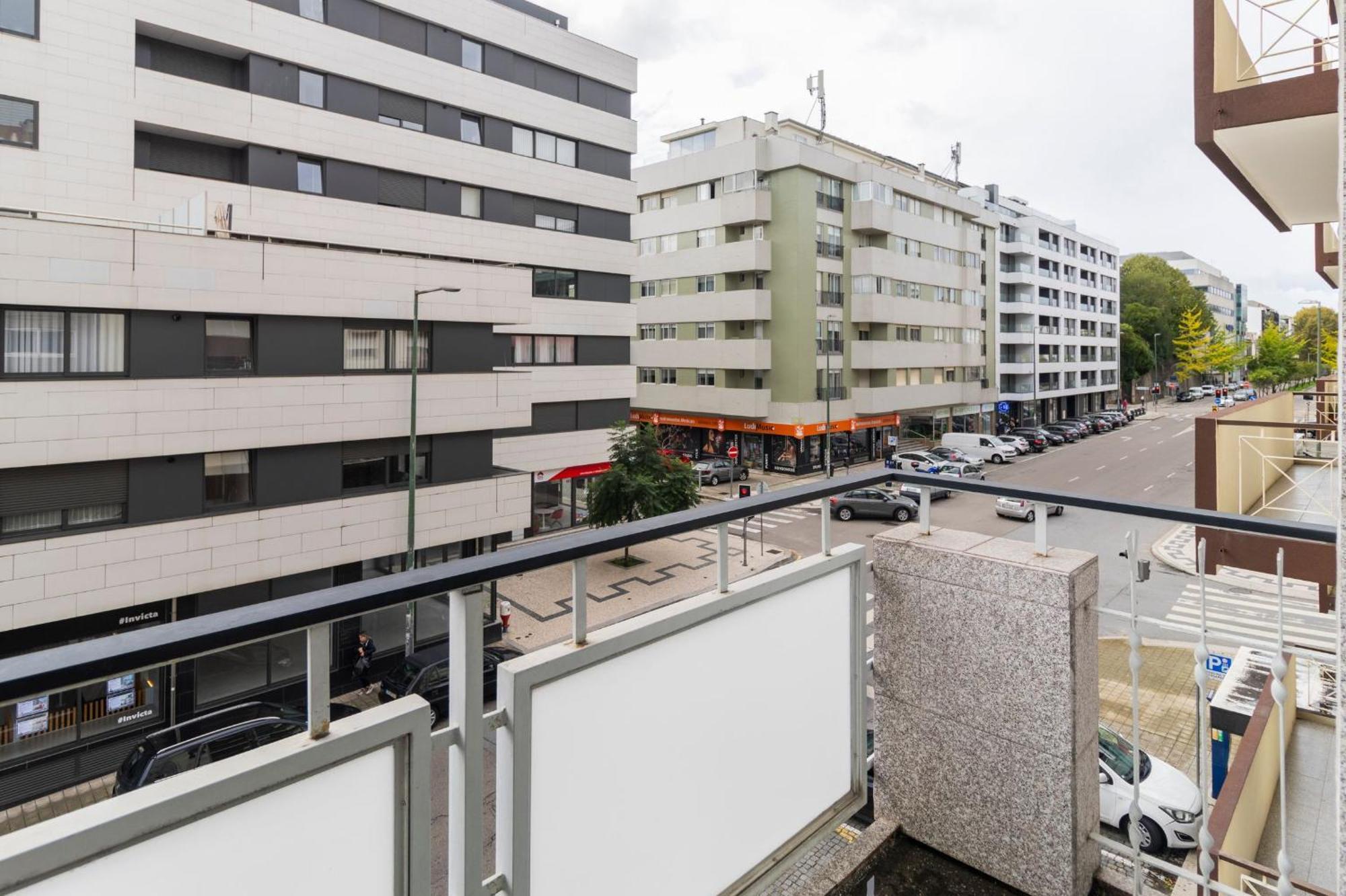 Lovelystay - Boavista Cozy Apartment Porto Ngoại thất bức ảnh
